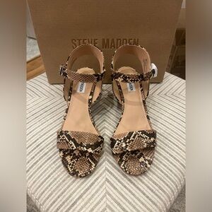 Steve Madden Graze Tan Snake Size 7 Women’s Wedge. New in Box.